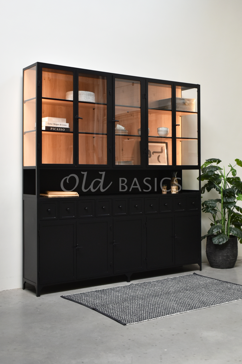 Detail van Apothekerskast Fio  Oak LED, 5 deuren, RAL9005, zwart, materiaal staal